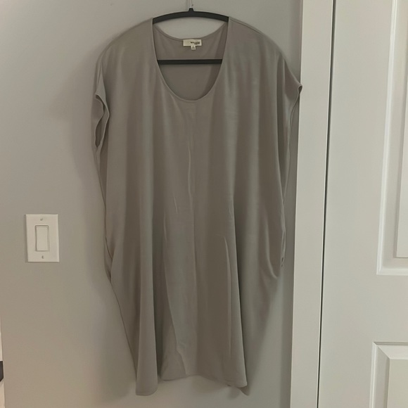 ARITZIA Dress - Picture 1 of 3